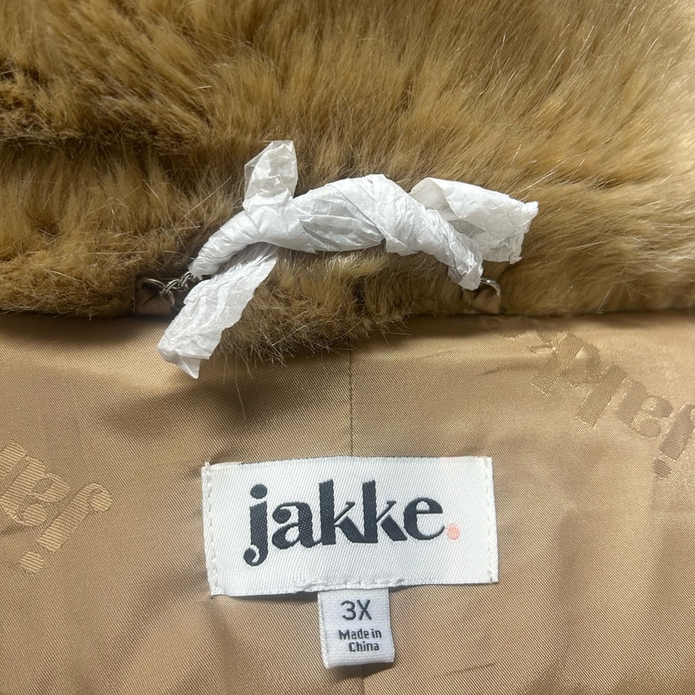 Luxurious Faux Fur Coat Brand New - Picture 5 of 7